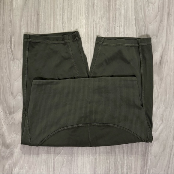 Lululemon Blissful Bend Super High-Rise Short 8 Army Green Sz4 Buttery Soft Nulu - Picture 7 of 8
